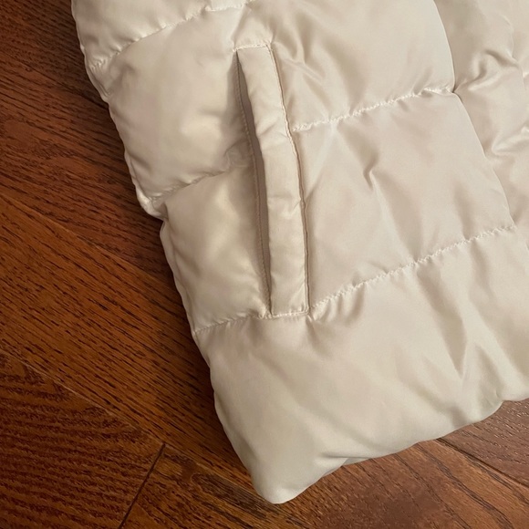 Gap Kids XL white puffer vest - Picture 2 of 9